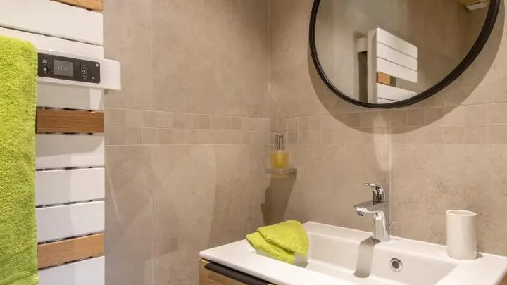 Salle d'eau privative à la chambre 2