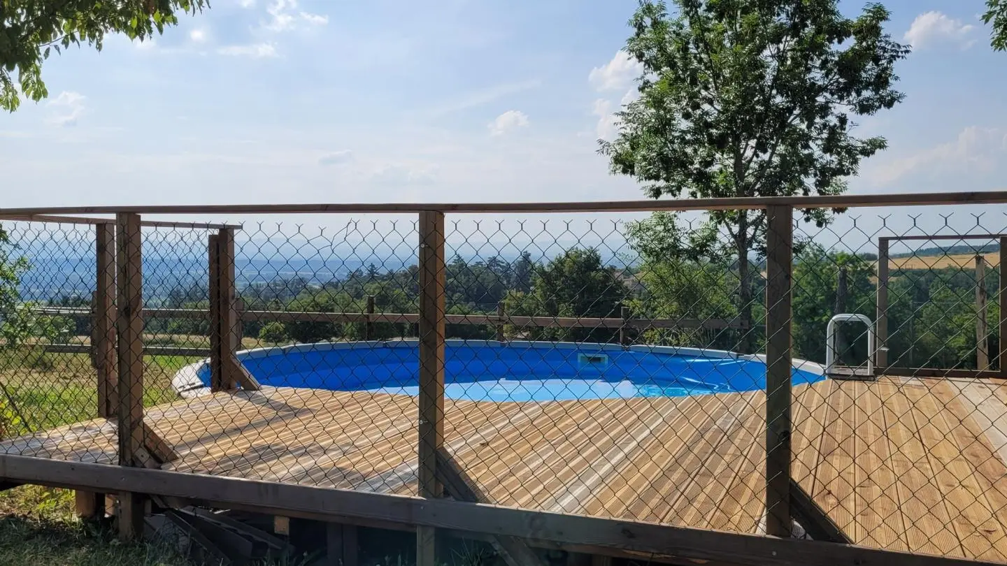 Piscine commune au gîte 3332.