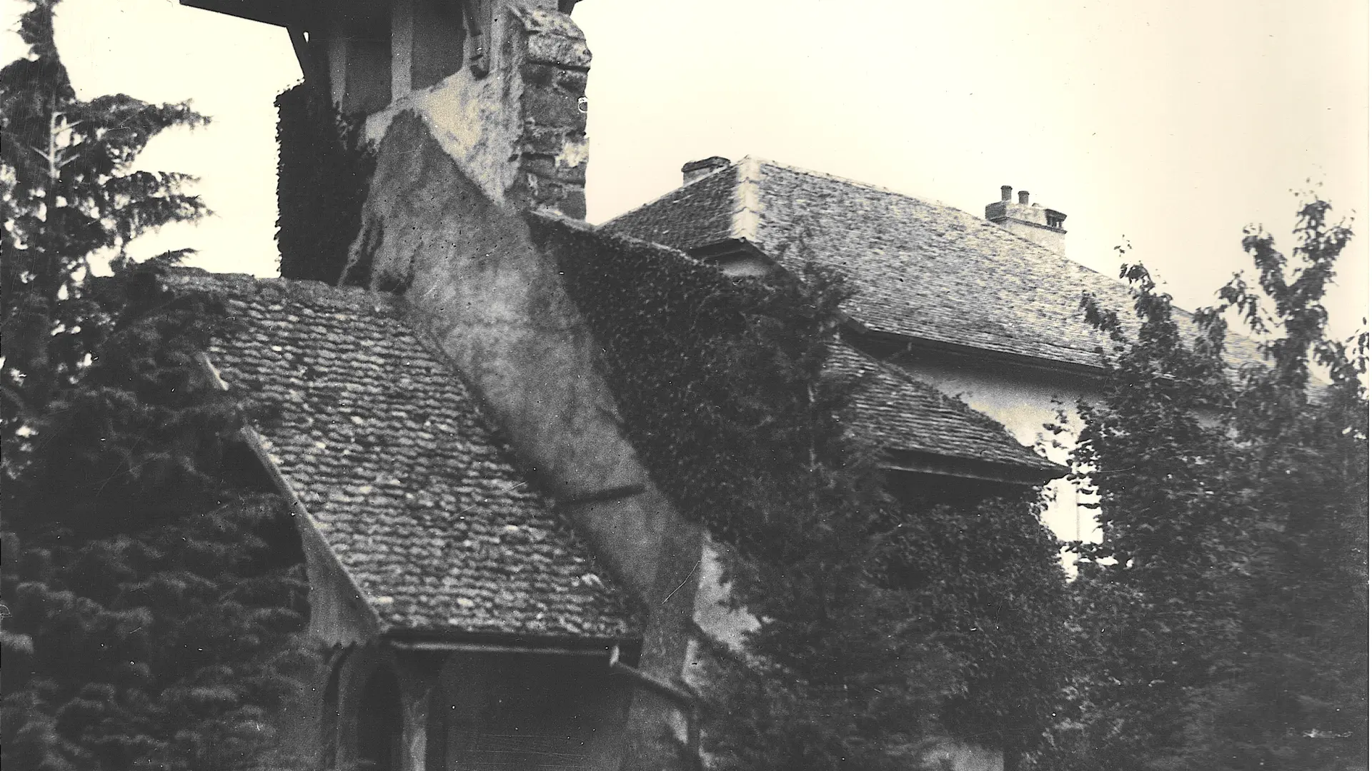 Chapelle construite vers 1150 qui juxtaposait l'église actuelle et qui fut détruite en 1908 pour travaux de voirie