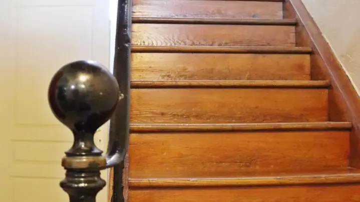 Accès à la chambre Vercors par l'escalier