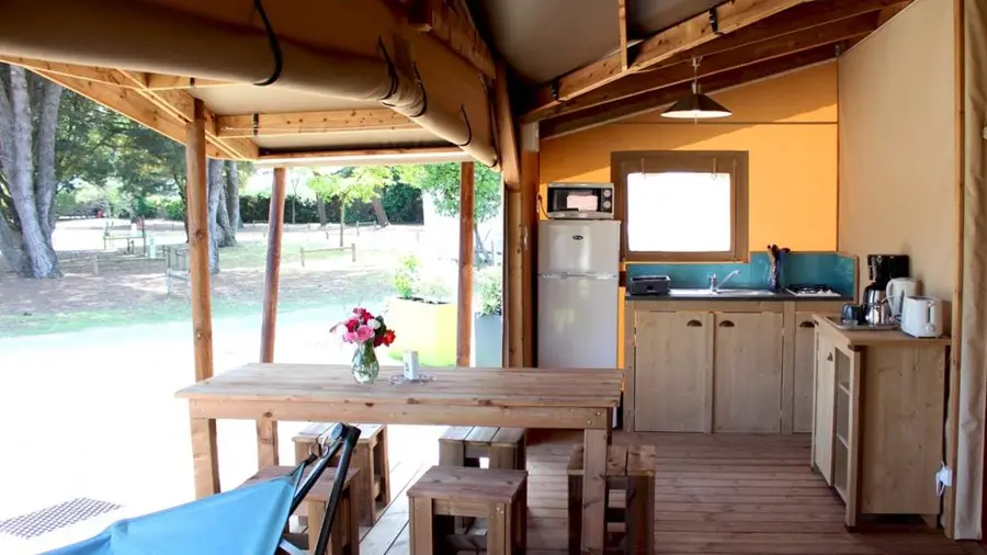 Salle à manger et cuisine Cabane Cotton