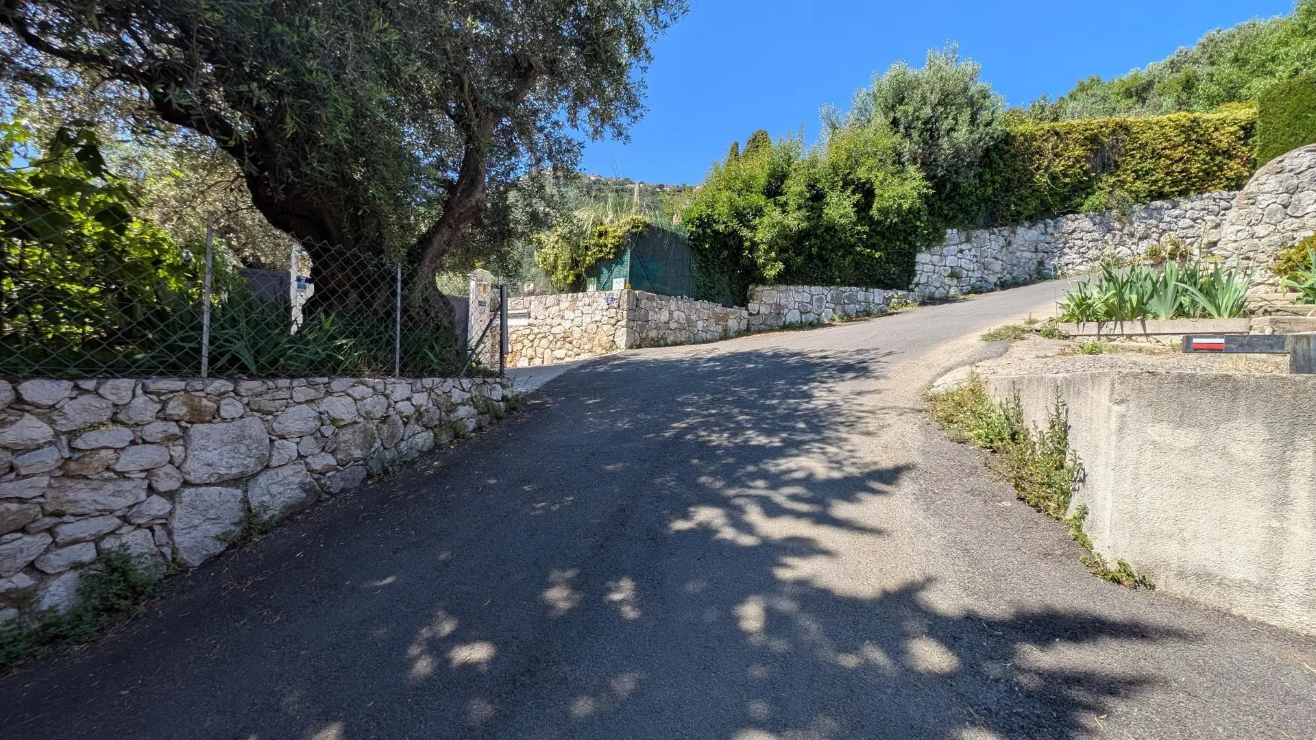 Accès route - Mas d'Angeline - Beausoleil - Alpes-Maritimes