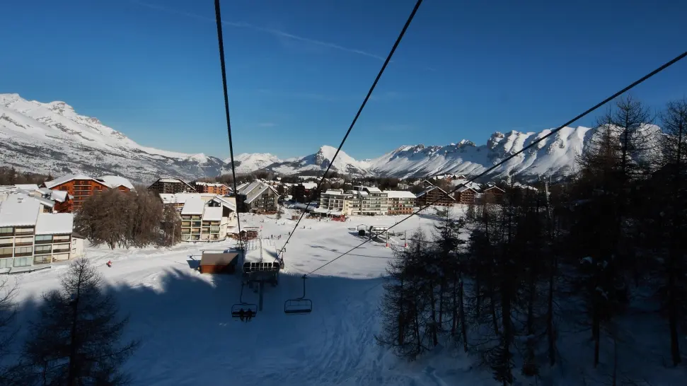 Sur le front de neige de La Joue du Loup, Dévoluy, Alpes du Sud