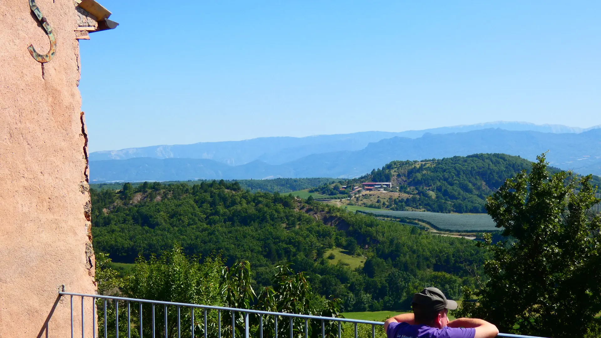 Le pigeonnier domine la vallée