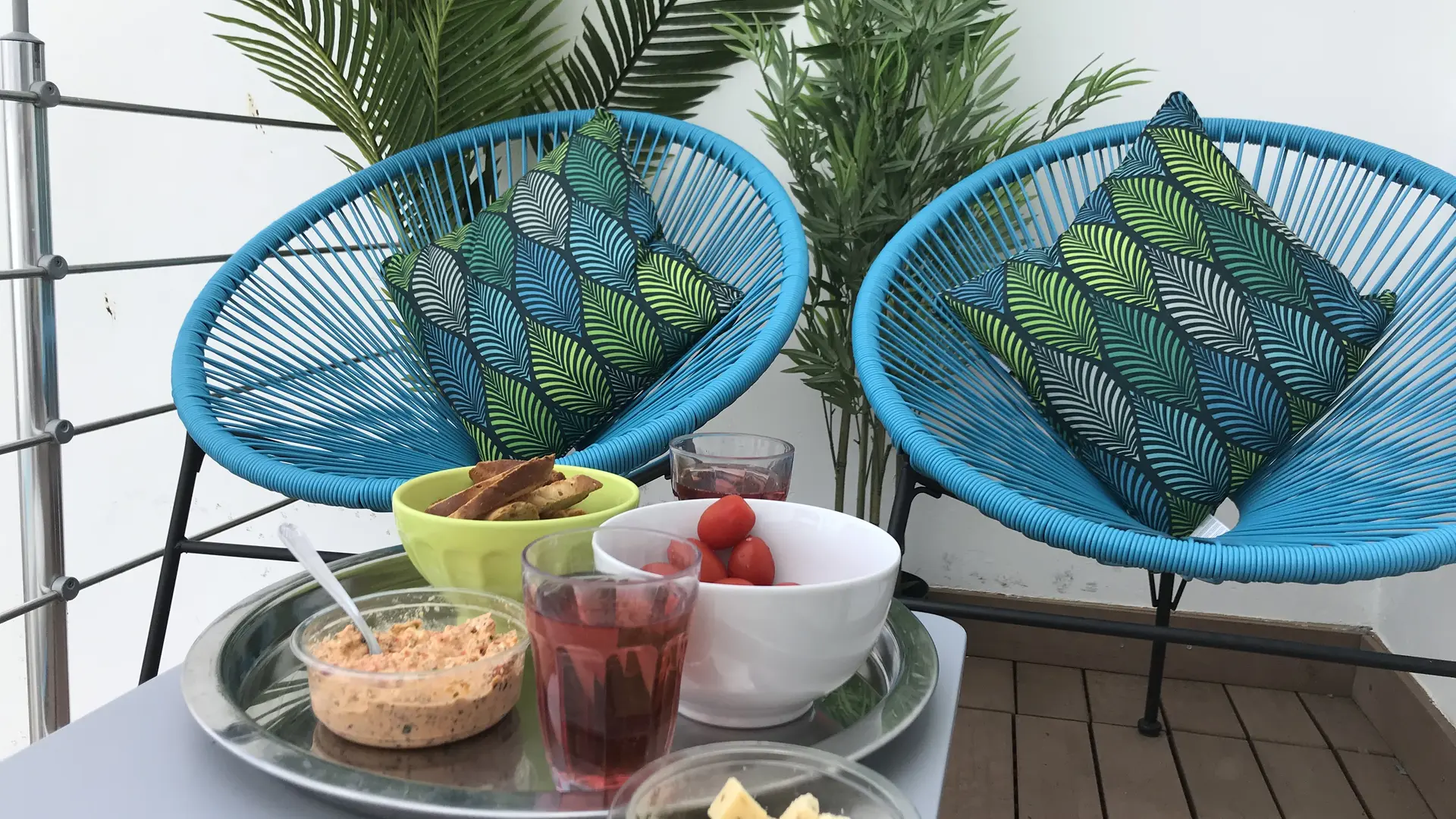 2nd terrace over the pool