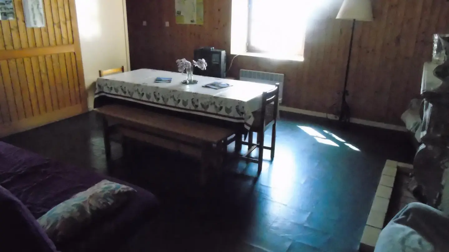 salle à manger avec canapé convertible