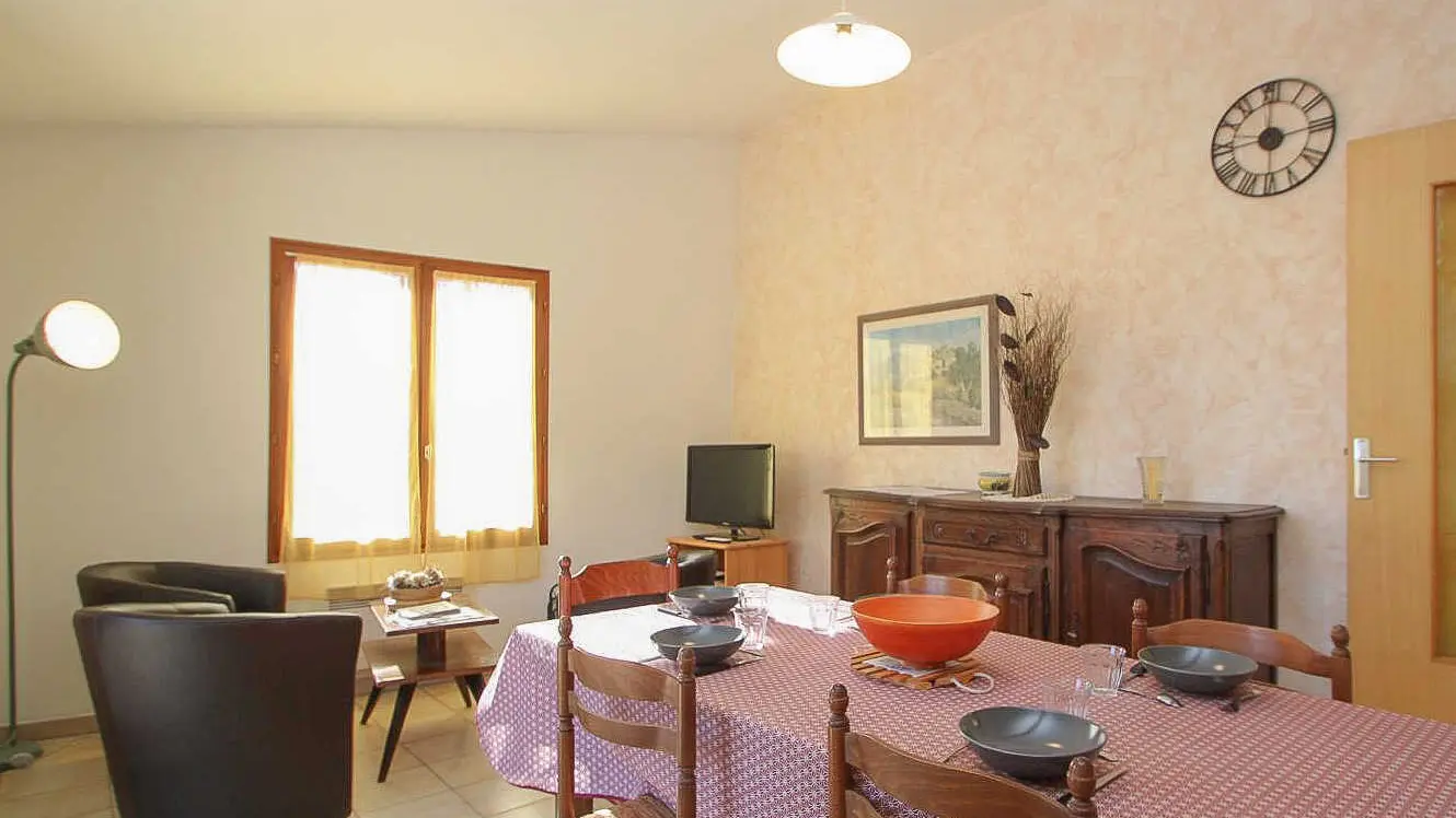 Pièce de vie spacieuse