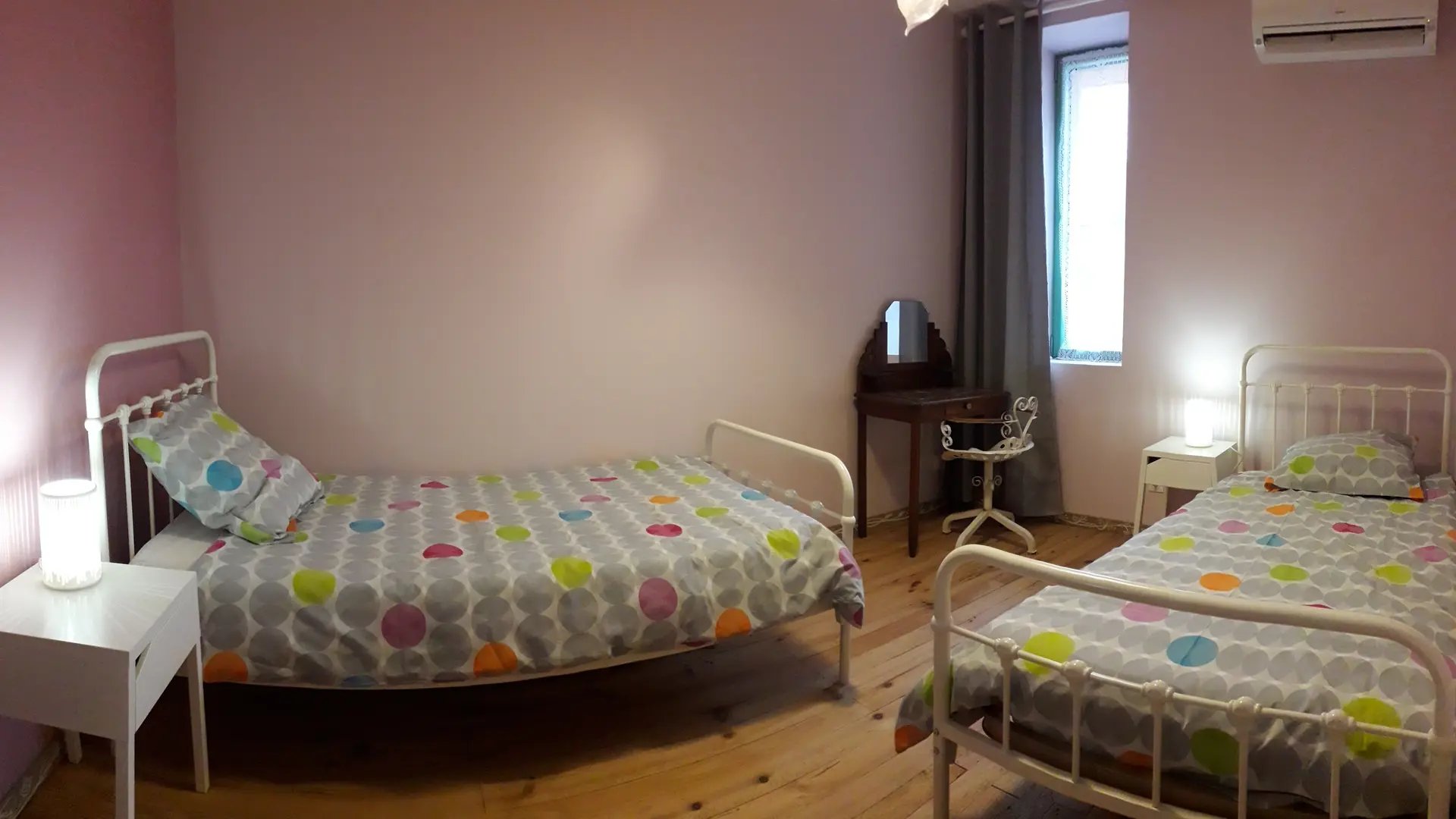chambre rose 2 lits simples