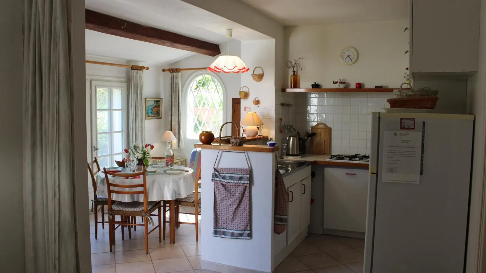 Gîte la Pairoulette - l'Eglantine - Cuisine et coin repas - Gîtes de France Alpes-Maritimes