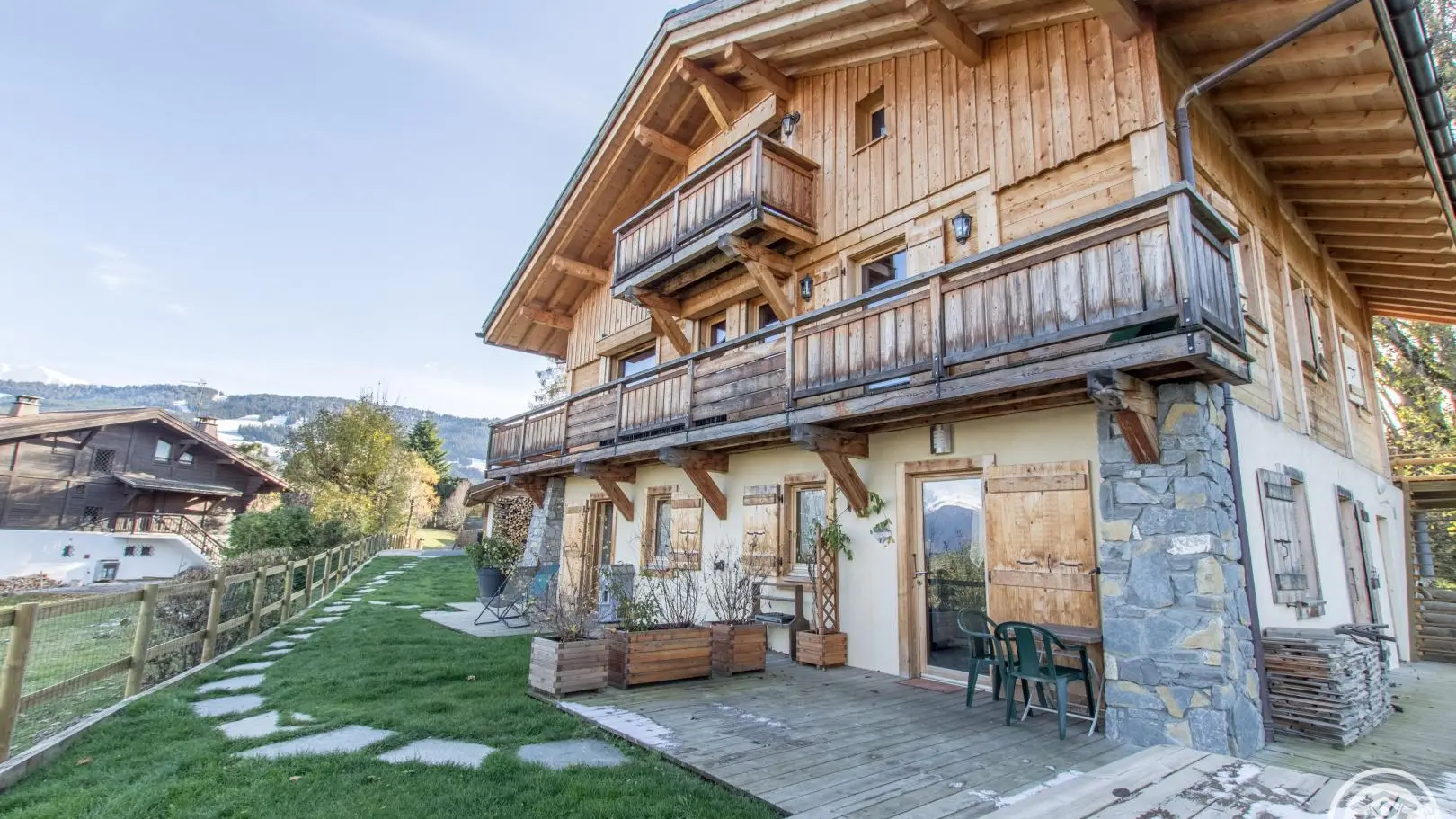 Le gîte est situé sur la partie en bas à gauche du chalet.
