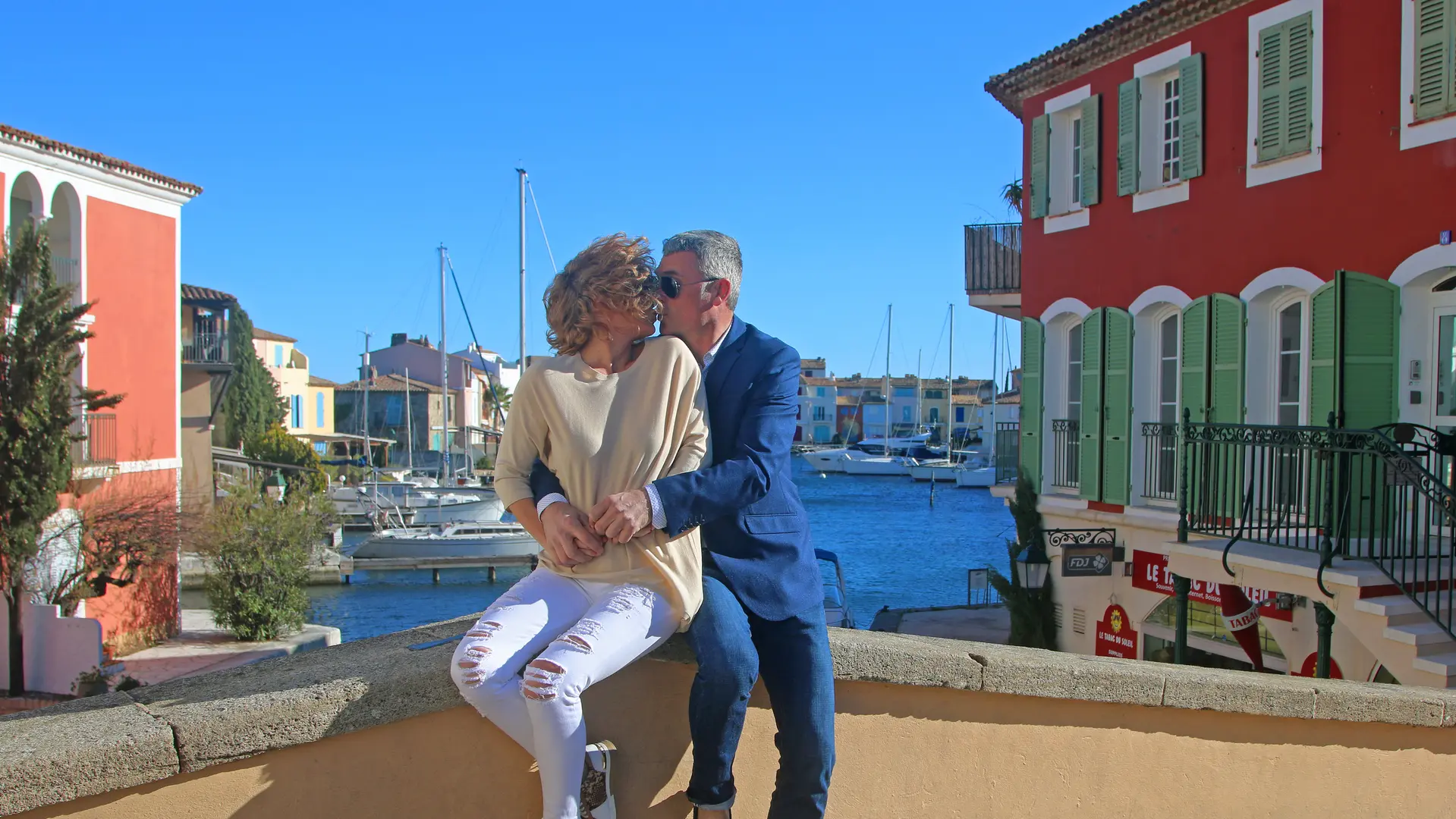 Un moment romantique à Port-Grimaud