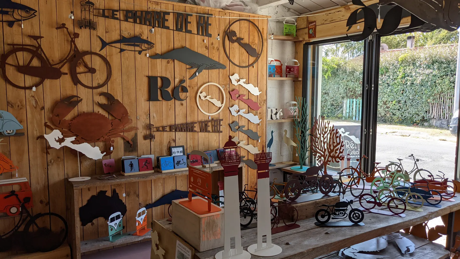 Photo d'une partie de la boutique avec diverses créations