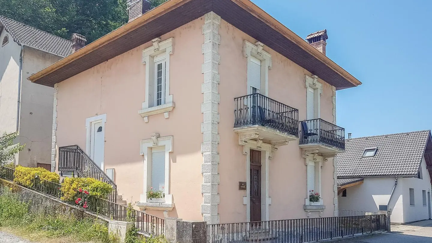 Bâtisse côté gîte