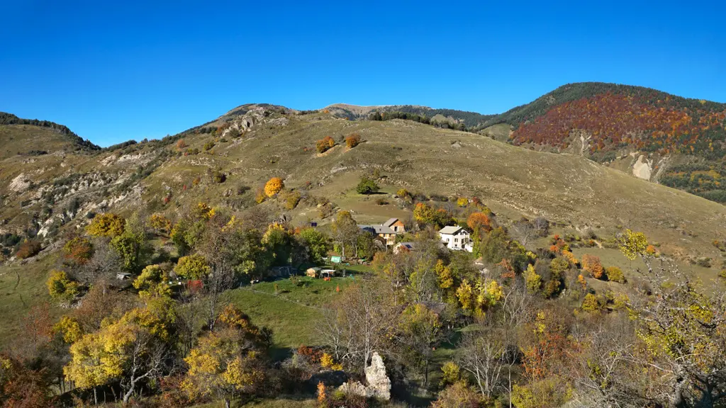 Barles Le Château automne