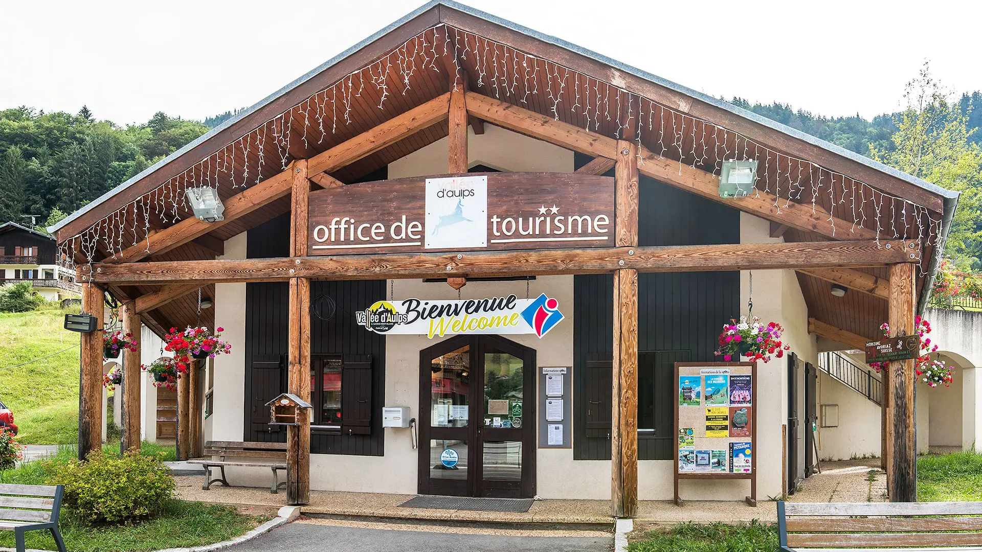 Le bureau d'accueil en été