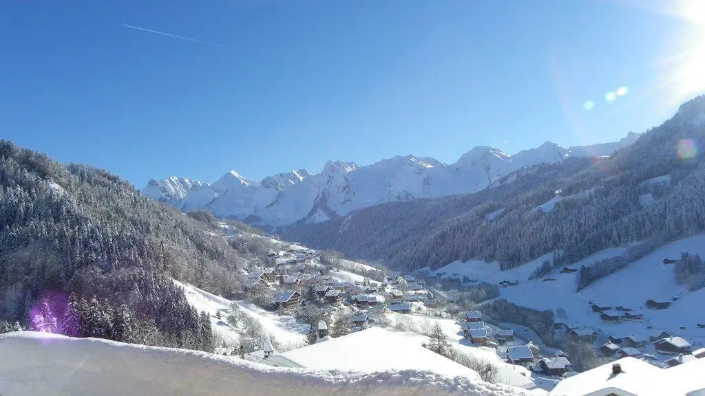 vue de la chaine des aravis depuis votre appartement hiver(decembre 2012)