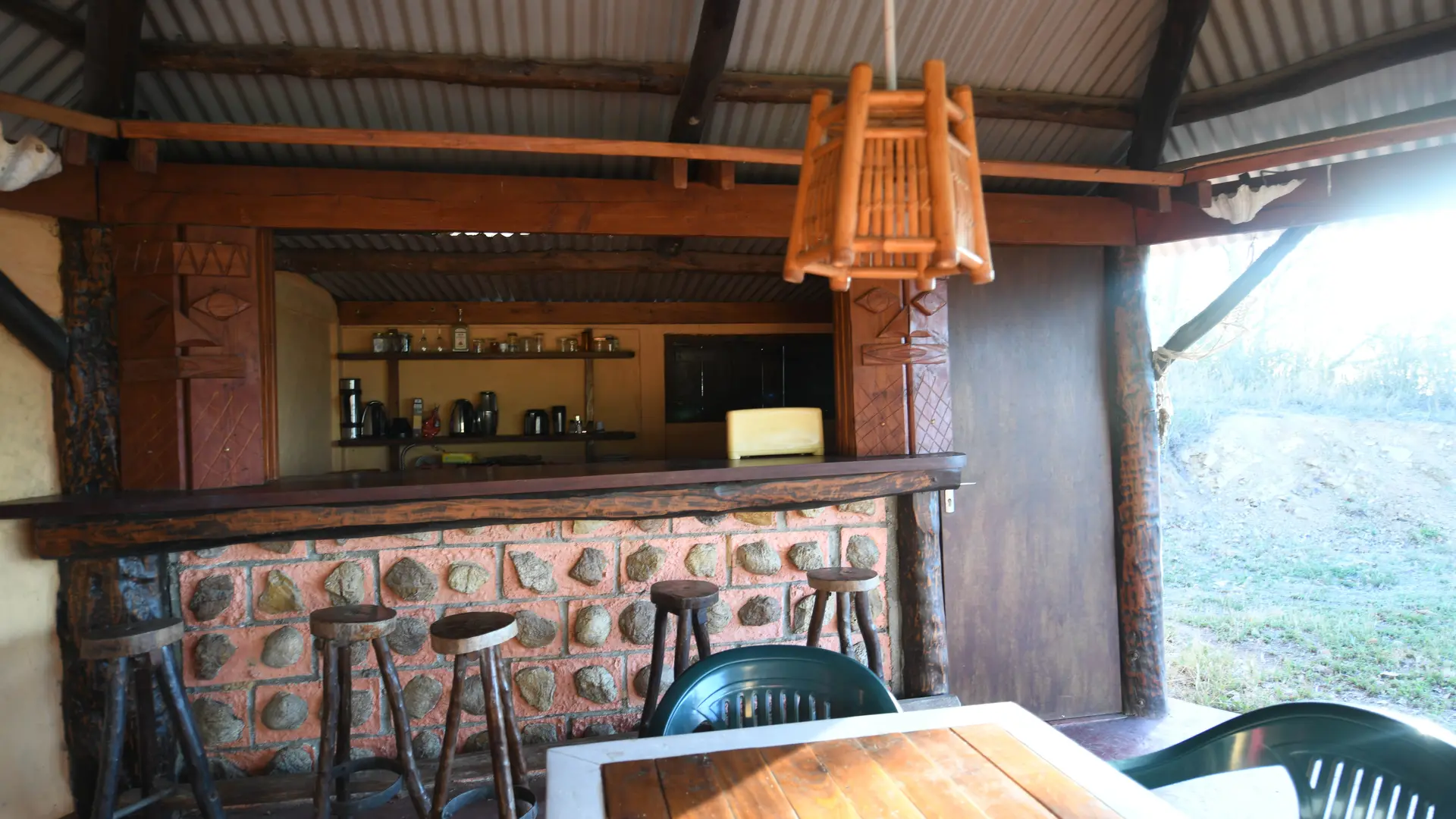 table, chaise, table d'hôte, poum, relais de Golone