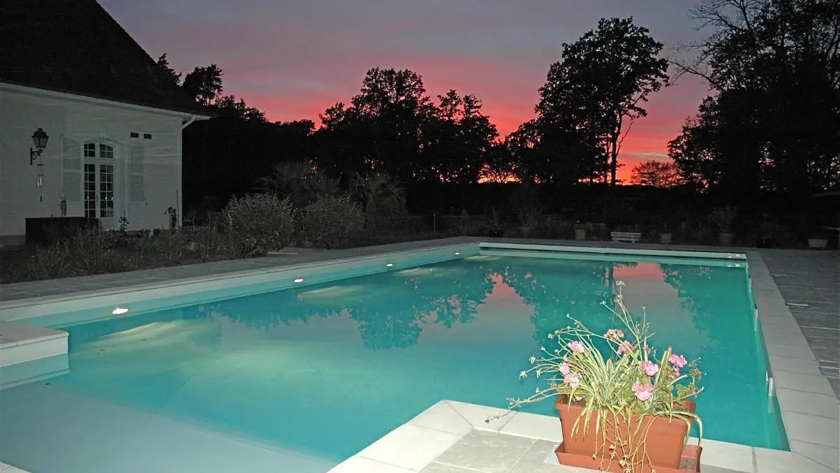 chambres d'hôtes ESPINASSE-VOZELLE piscine