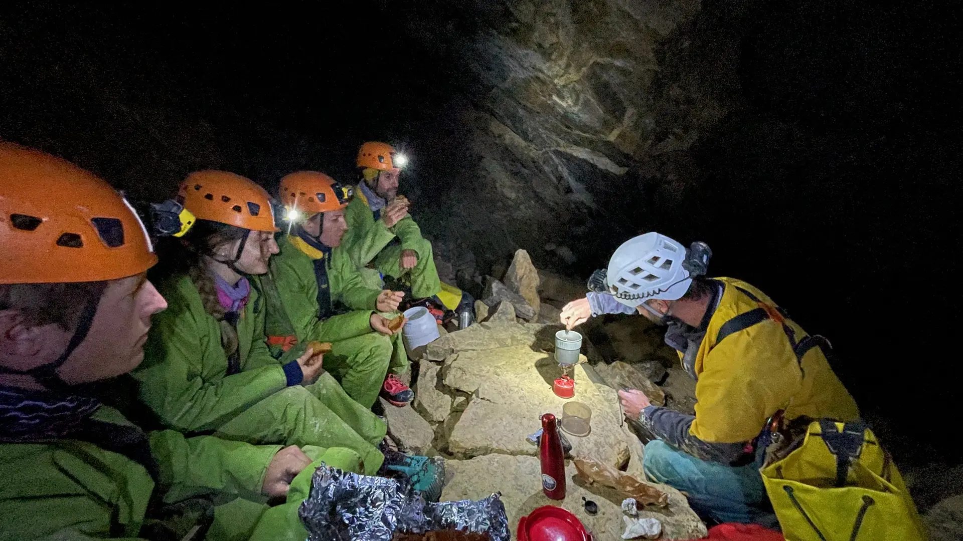Pique-nique et souvenirs inoubliables au Chourum du Camarguier avec Ecrins spéléo Canyon