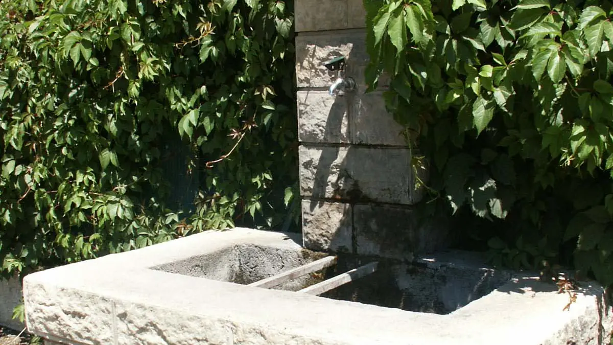Fontaine de l'avenue Flourens Aillaud à Oraison