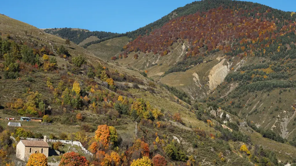 Barles Chapelle Saint Pierre automne