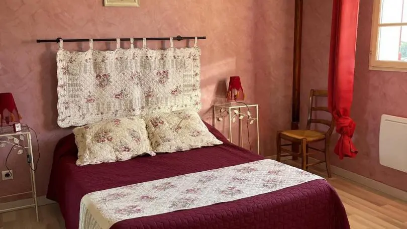 chambre Eglantine,composée de 3 couchages avec rangements.