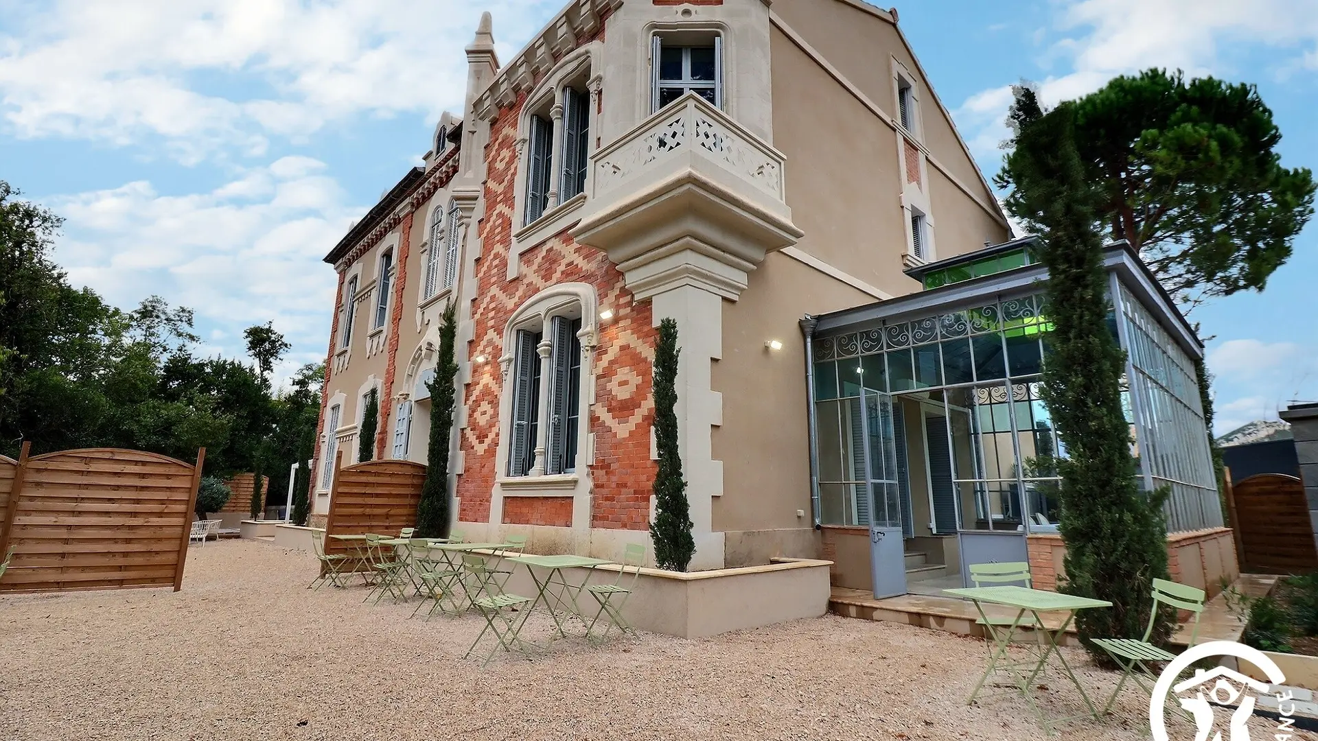 autre vue de l'exterieur sur la bastide
