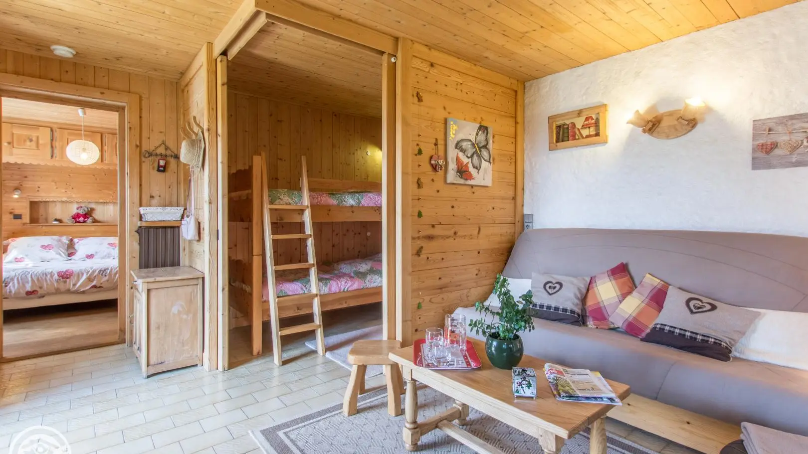 Coin nuit du séjour 'ouvert' - avec possibilité de le fermer (paroi coulissante)