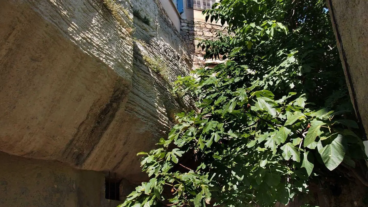 Quartier Le Planet - ancienne carrière de pierre de Fontvieille