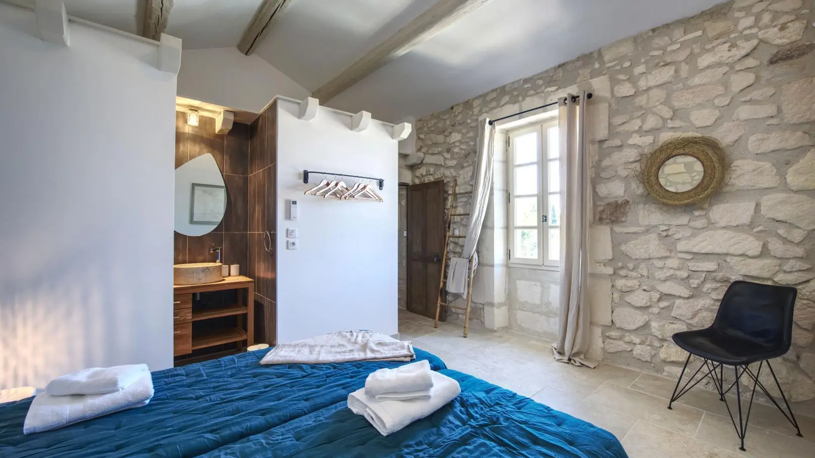 Chambre et salle d'eau