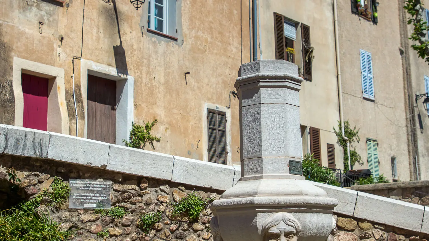 Fontaine Vieille_Roquebrune-sur-Argens