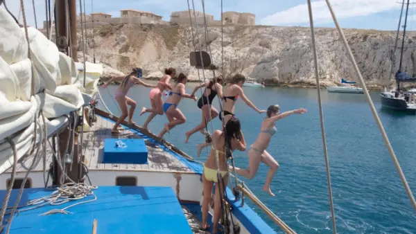 Journée Calanques à la voile, déjeuner et vins