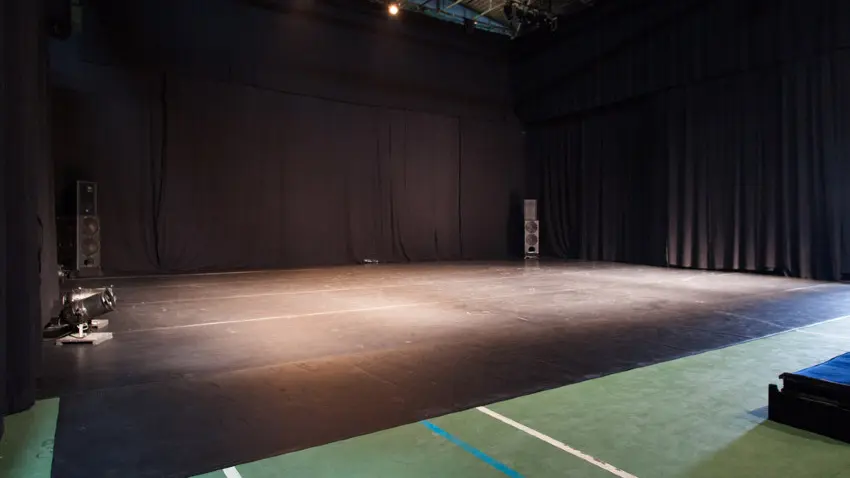 Gymnase dans Mains d’œuvres