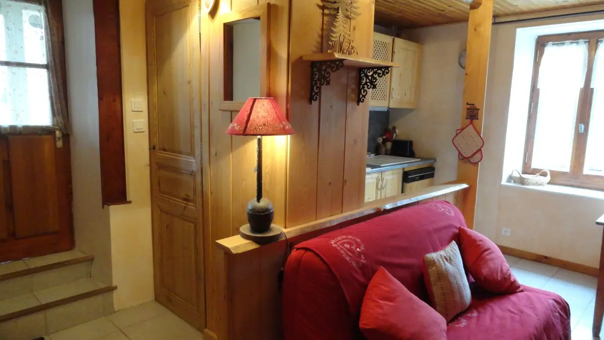 Entrée et salon, cuisine