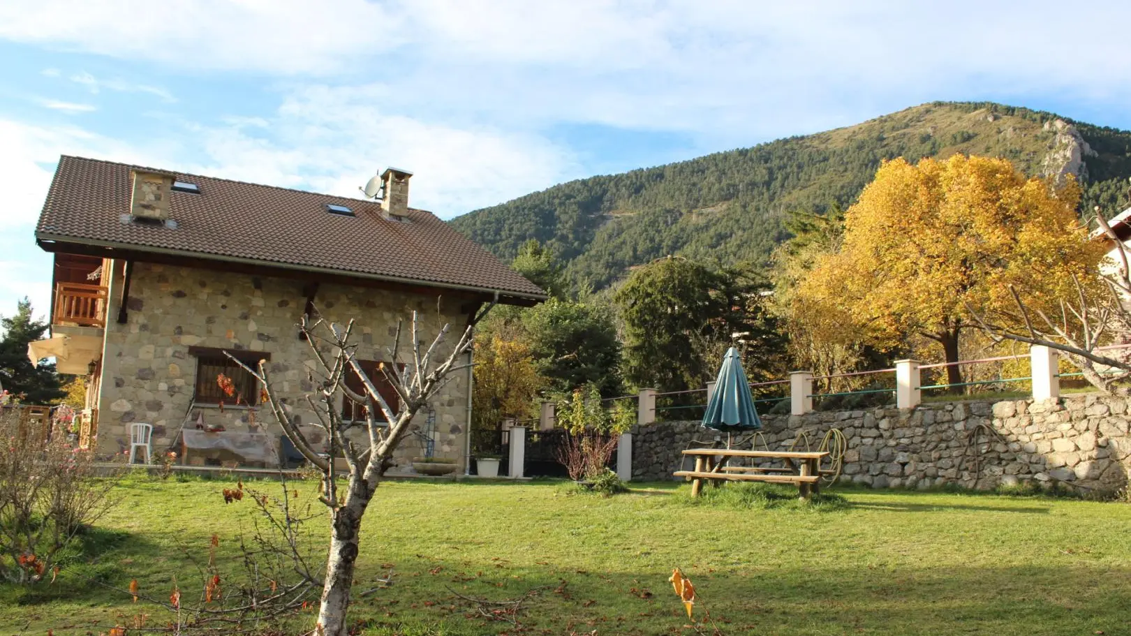 Gîte Les Mianes n°1-Jardin/terrain-Valdeblore-Gîtes de France des Alpes-Maritimes