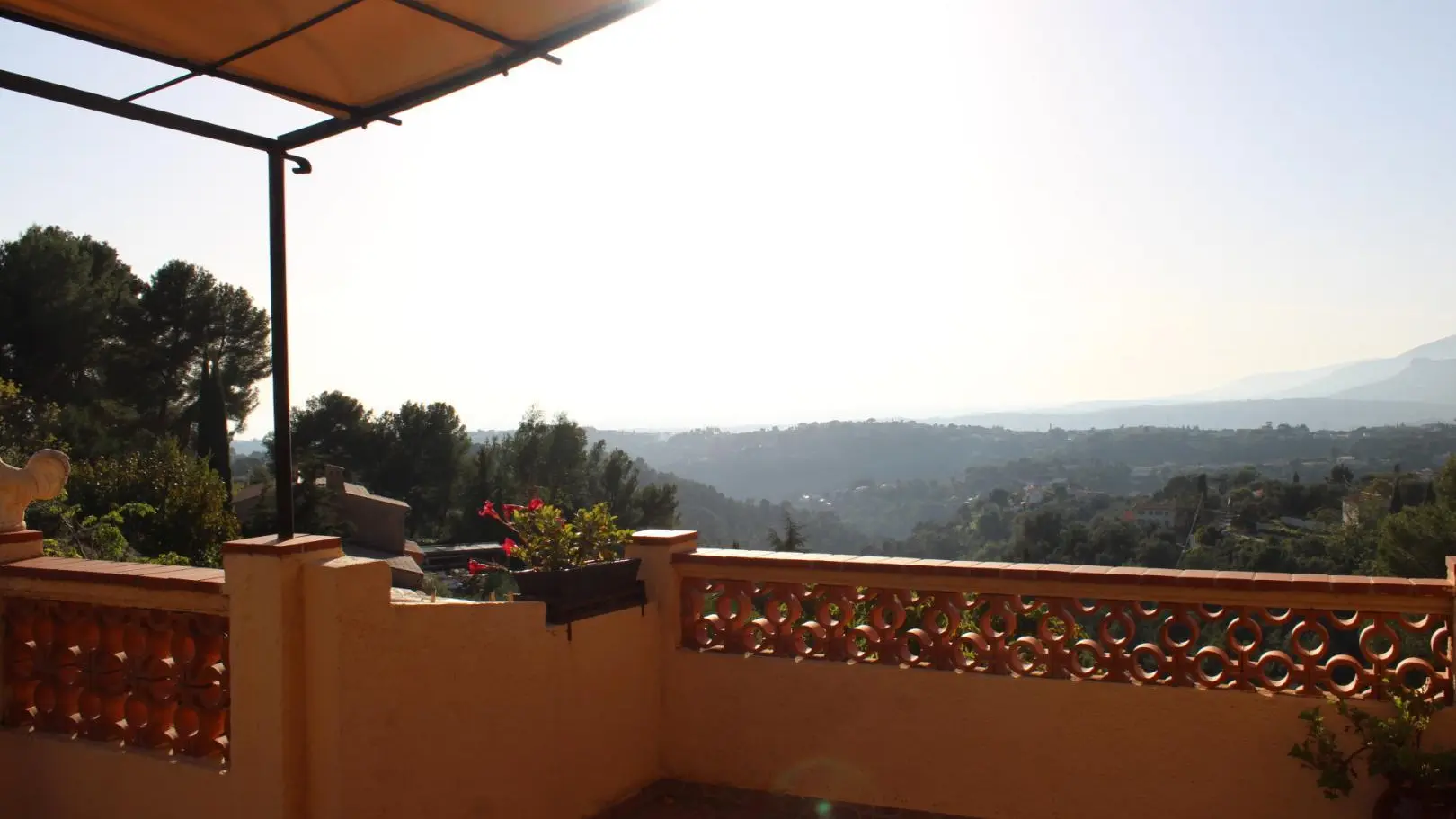 Gîte La Rieissa-Vue depuis la TERRASSE-Colomars-Gîtes de France des Alpes-Maritimes