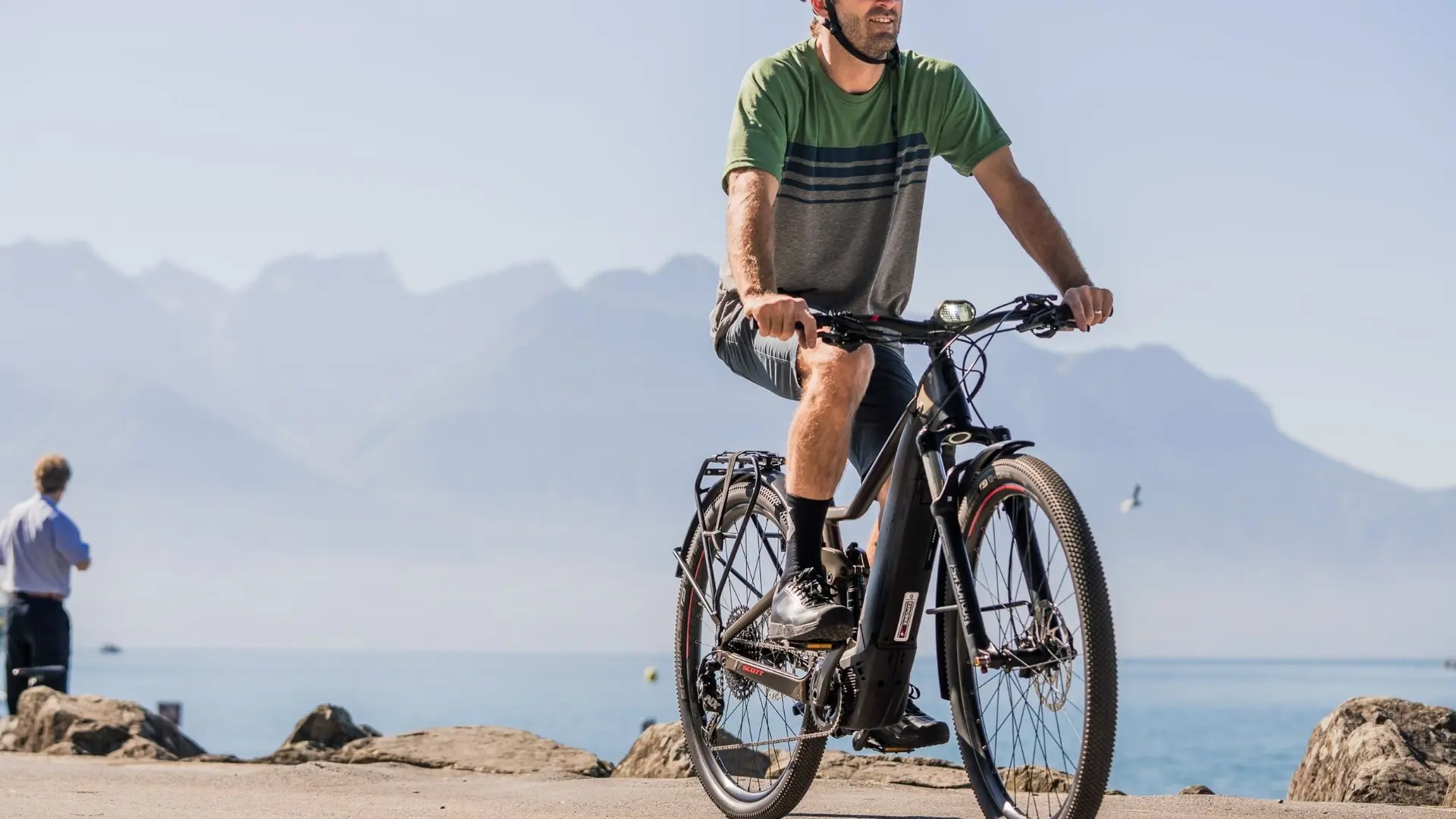 vélo en bord de lac