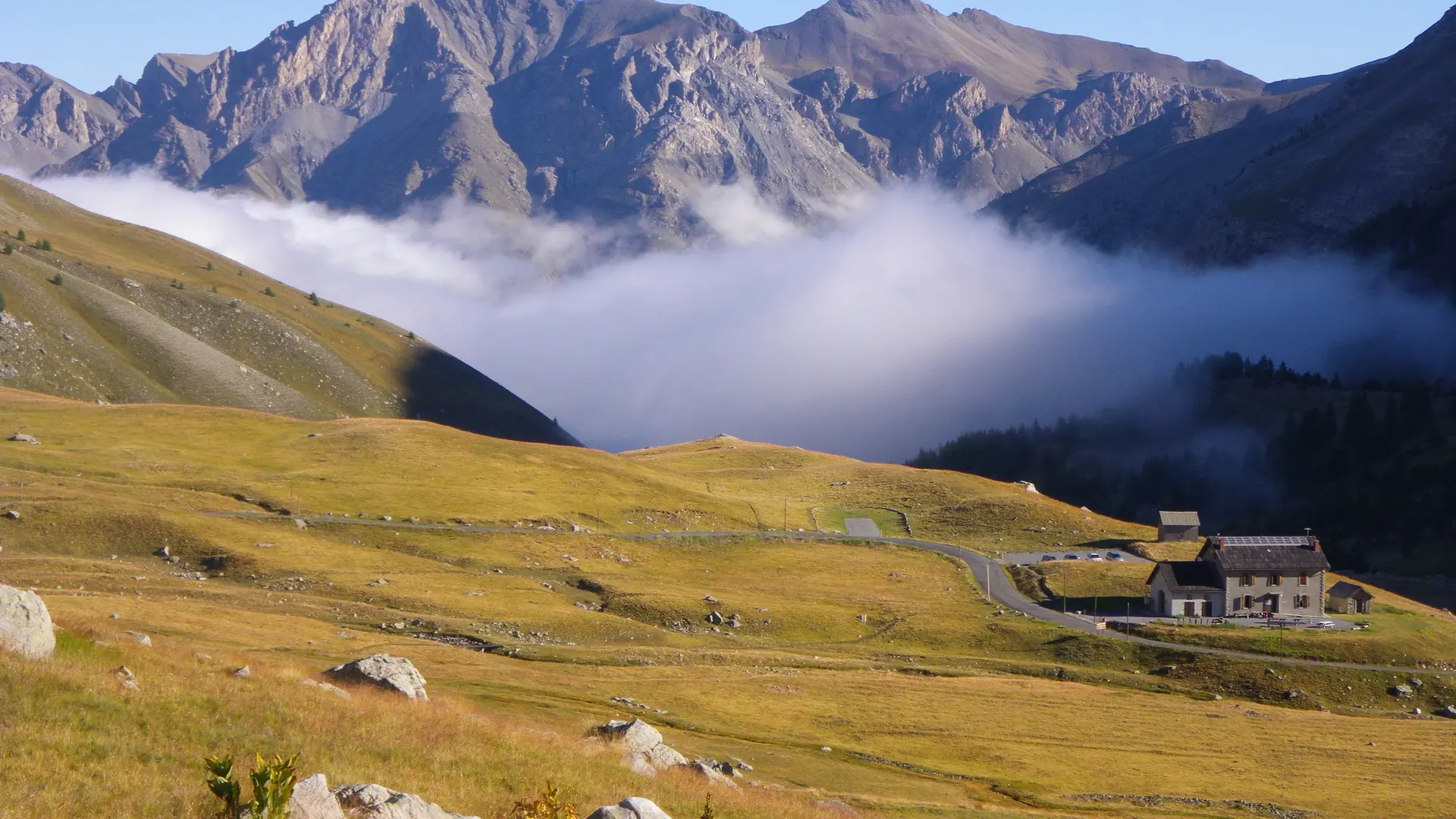 Vue générale du refuge de la Cayolle