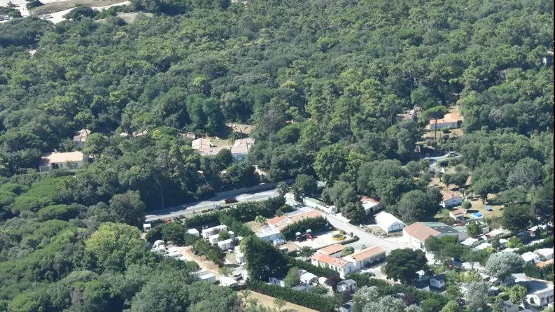 Vue aérienne du camping Le Puma