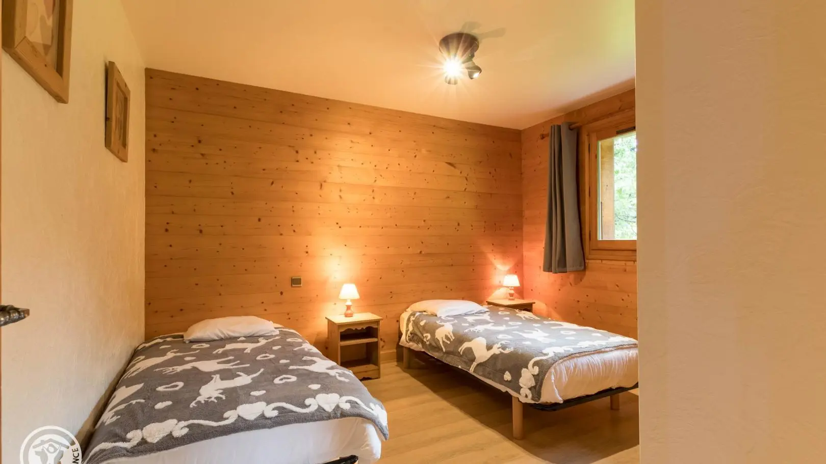 Chambre 2 : 2 lits 90x190cm