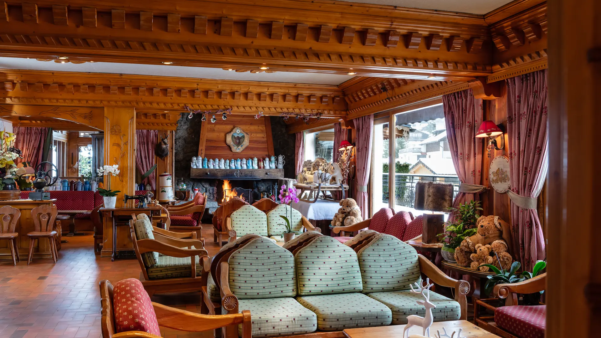 Salon bar