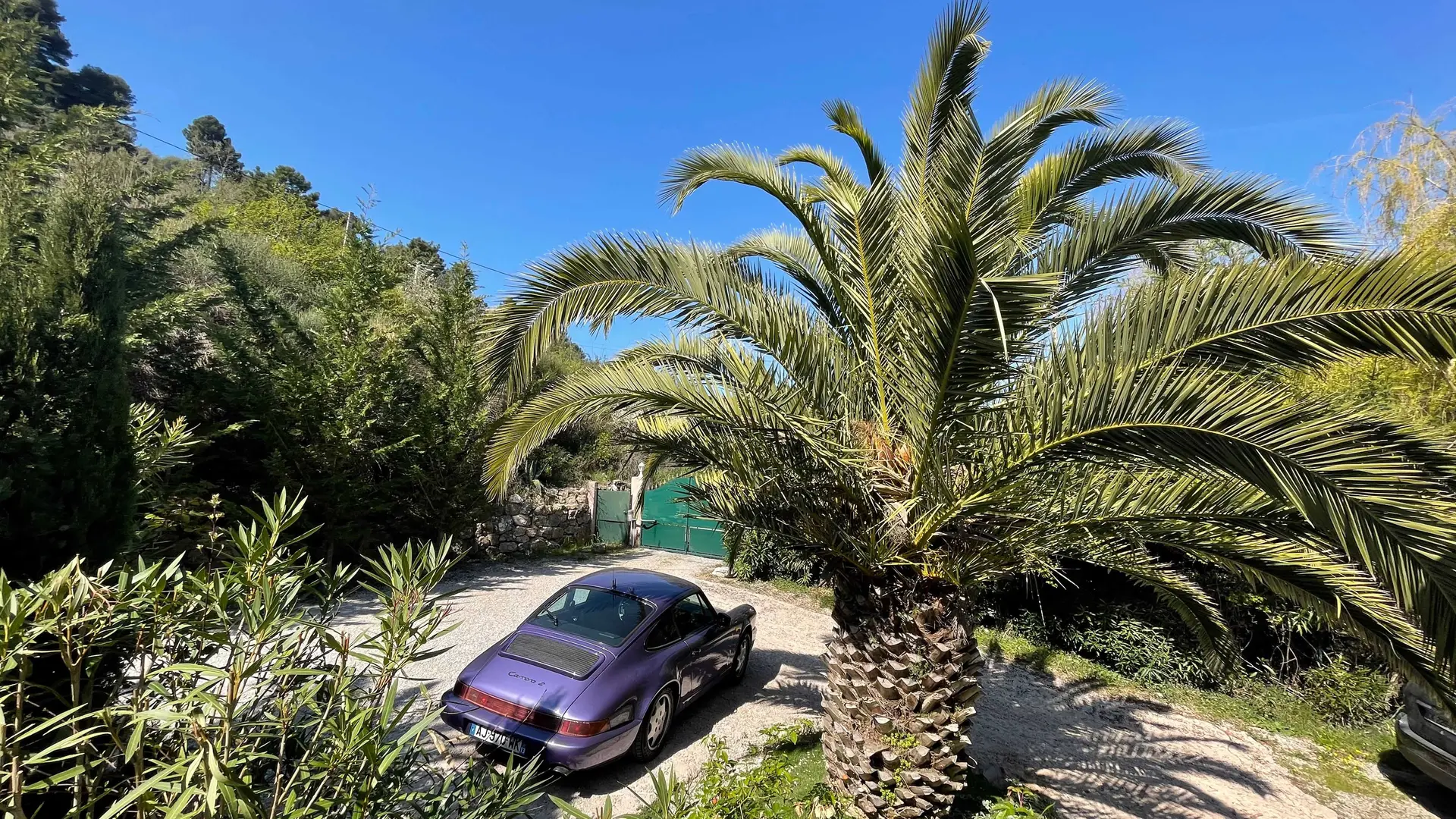 Villa palmeraie Nice® Aspremont 06-Parking-Aspremont-Gîtes de France des Alpes-Maritimes