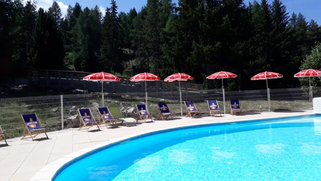 Bar restaurant Le Red Cap avec piscine à Superdévoluy, Dévoluy, Hautes-Alpes