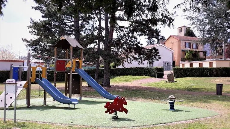 Parc public face au gite