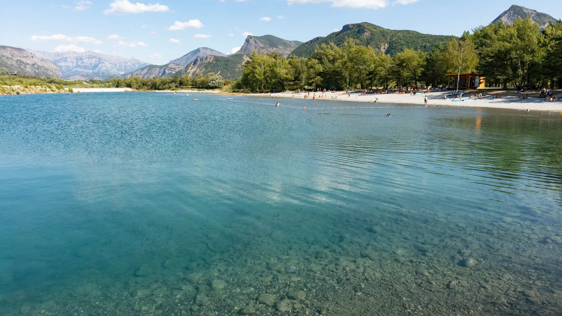 Plage surveillée - Base de loisirs Les 3 Lacs à Rochebrune & Piégut