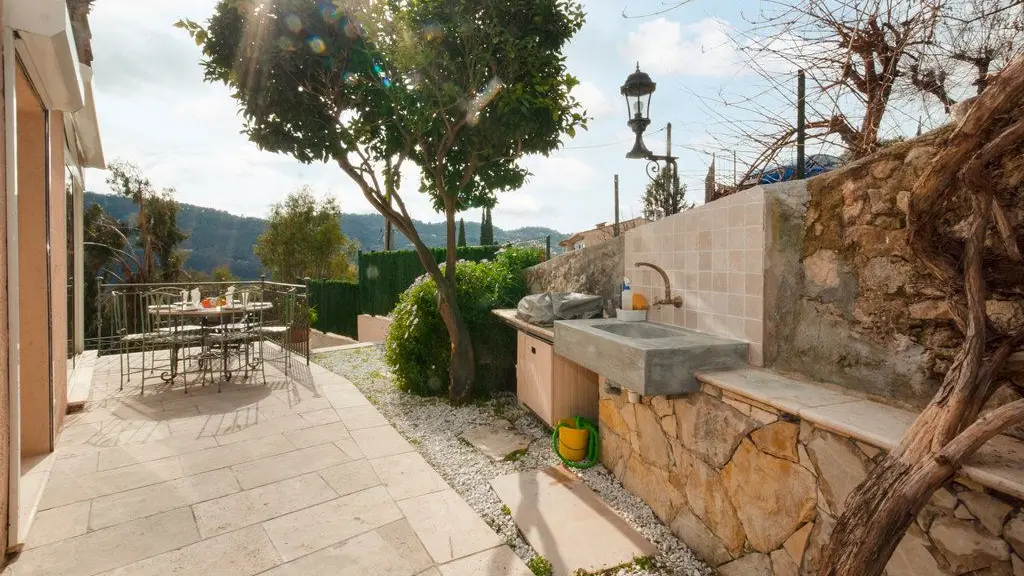 Gîte Villa Marito-Coin repas extérieur avec plancha-Le Bar sur Loup-Gîtes de France Alpes-Maritimes