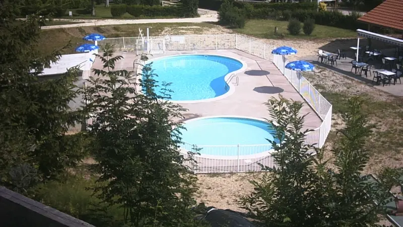 Camping Robert - Vue sur la piscine