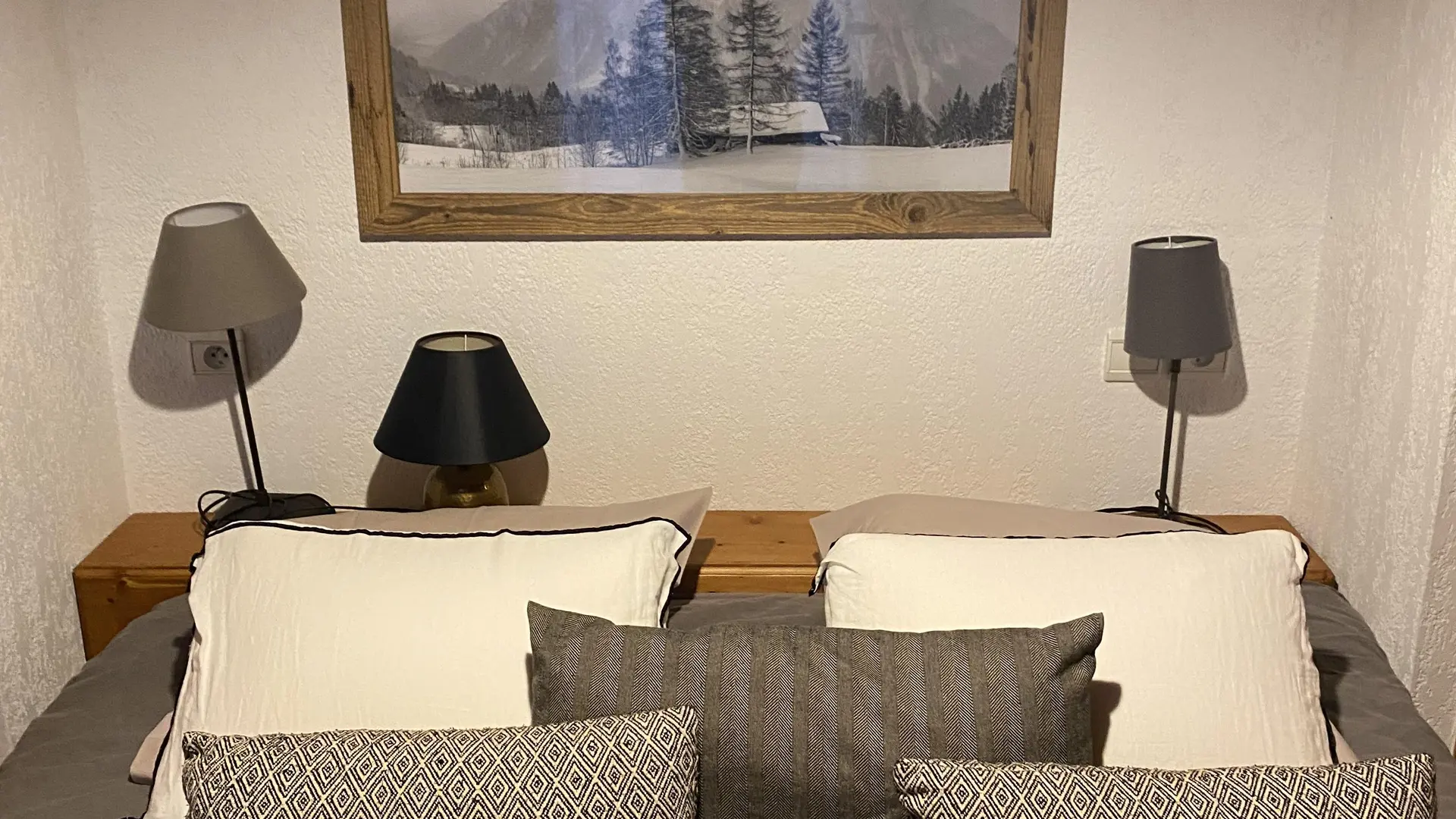 Décoration lit double dans une chambre