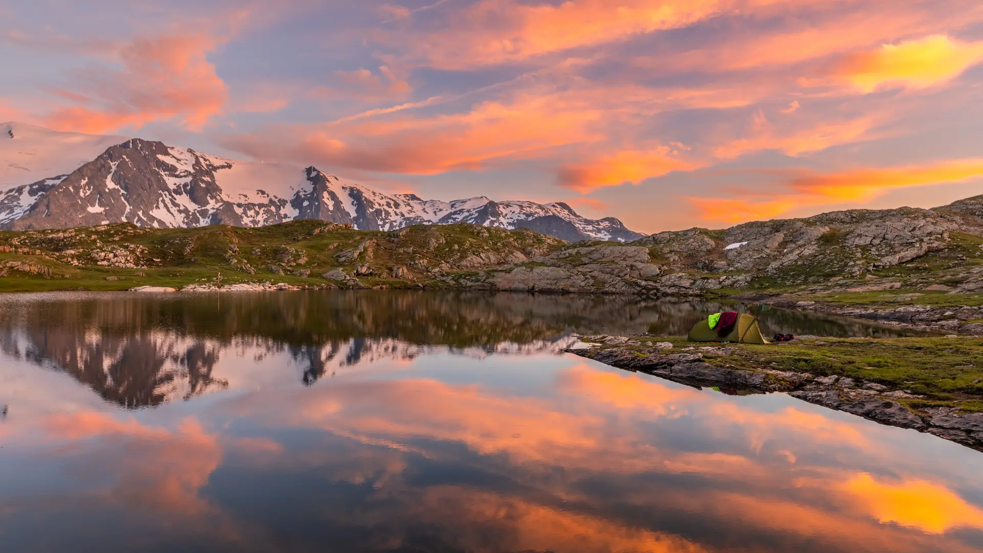 Coucher de soleil sur le Lac Noir d'Emparis