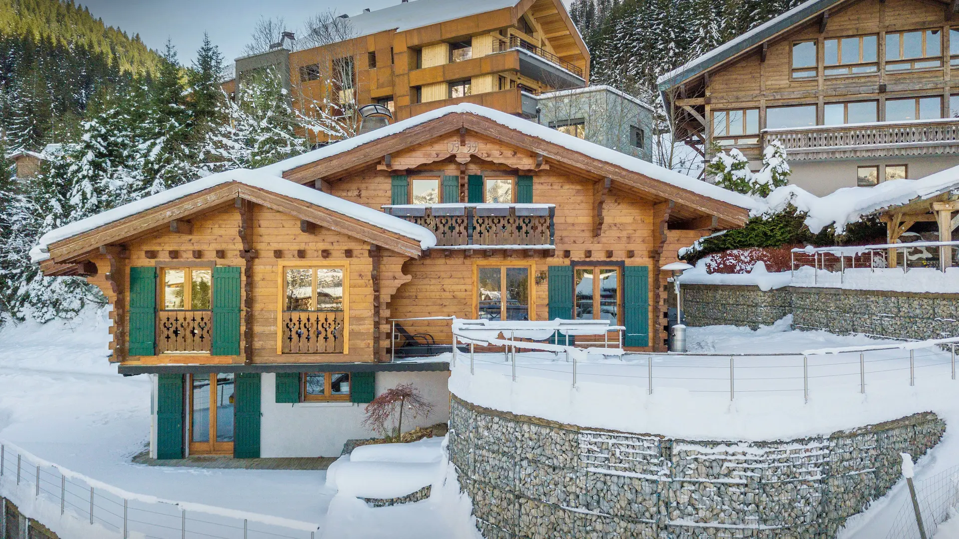 Extérieur du chalet en hiver